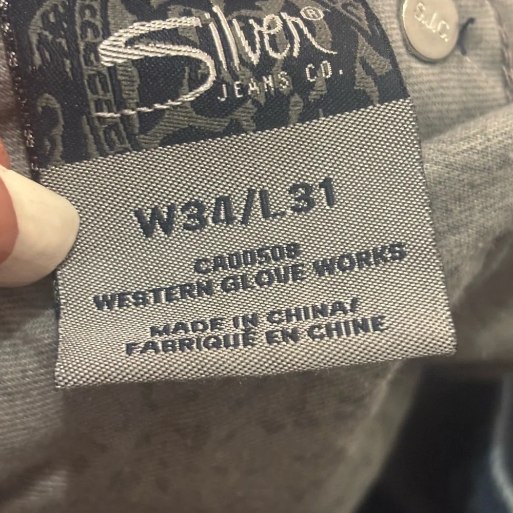 Silver Jeans Women's Straight Leg Blue Distressed Jeans - Picture 4 of 5